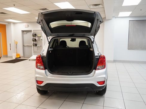 Used 2021 Chevrolet Trax LS image 9