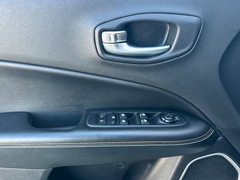 Used 2018 Jeep Compass Latitude w/ Popular Equipment Group AWD/4WD image 11
