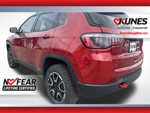 Used 2025 Jeep Compass Trailhawk AWD/4WD image 8