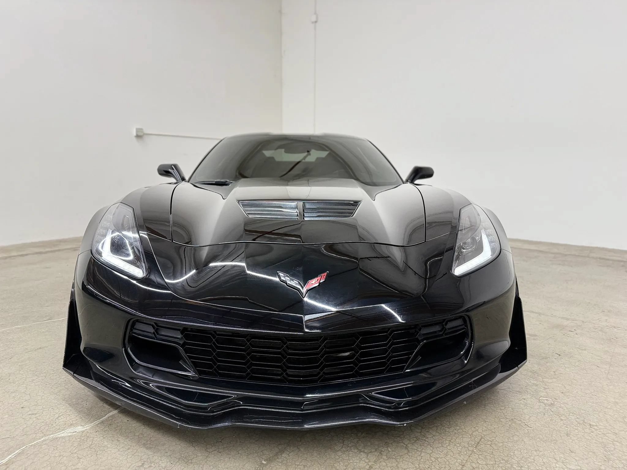 Used 2015 Chevrolet Corvette Z06 w/ 3LZ Preferred Equipment Group RWD image 5