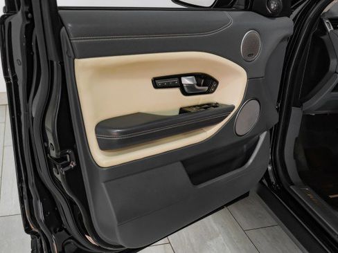 Used 2017 Land Rover Range Rover Evoque SE Premium image 40