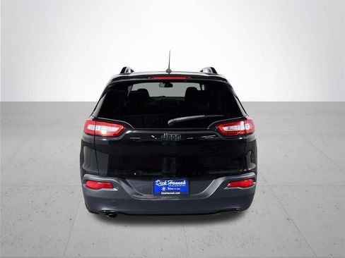 Used 2017 Jeep Cherokee Sport FWD image 7