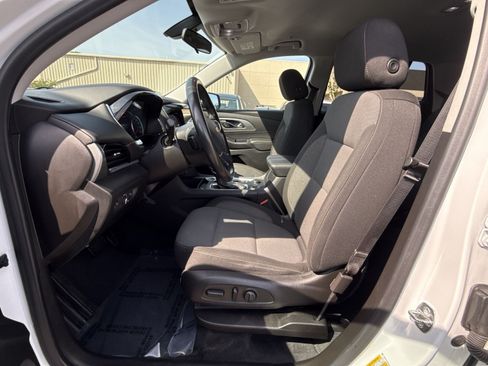 Used 2021 Chevrolet Traverse LT FWD image 13