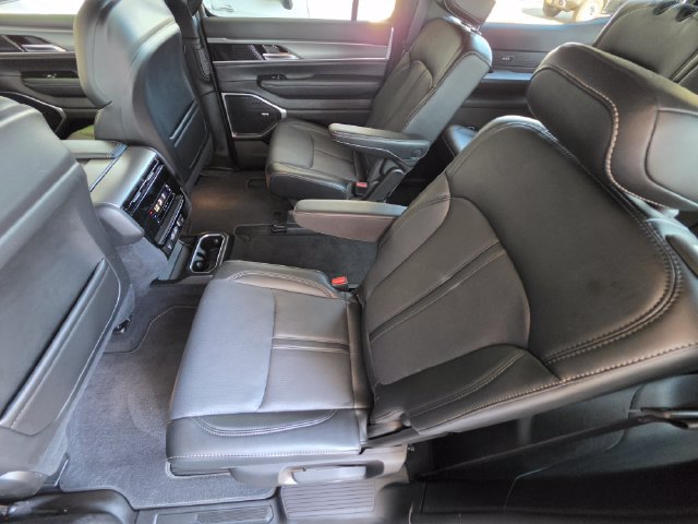 Certified 2025 Jeep Wagoneer Series II AWD/4WD image 24