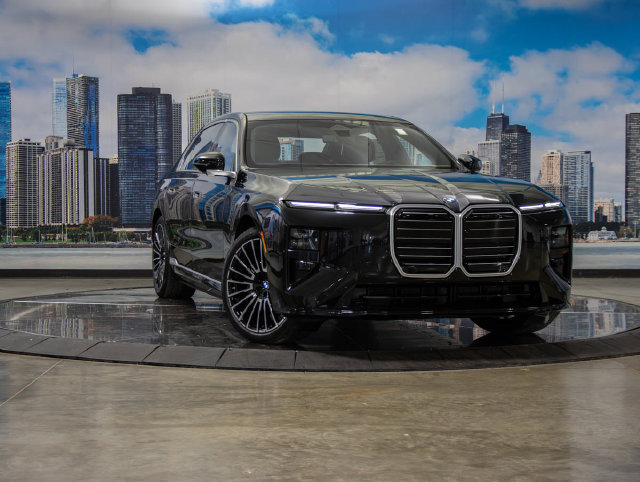 Used 2027 BMW i7 xDrive50 AWD/4WD image 1
