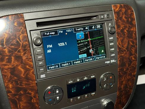 Used 2010 GMC Yukon XL Denali image 20