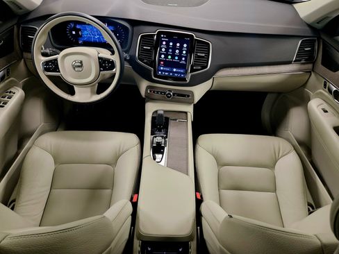Used 2023 Volvo XC90 B5 Plus AWD/4WD image 14