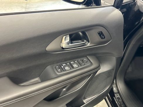 New 2027 Chrysler Pacifica Select FWD image 14