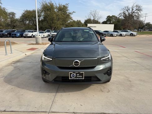 New 2026 Volvo EX40 Plus w/ Protection Package Premier image 6