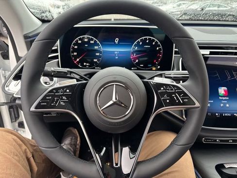 Used 2025 Mercedes-Benz E 350 4MATIC Sedan image 19