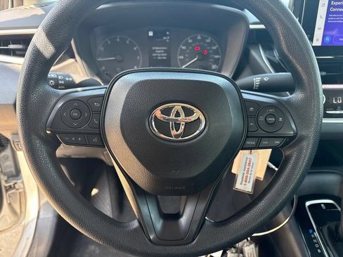 Used 2025 Toyota Corolla LE FWD image 15