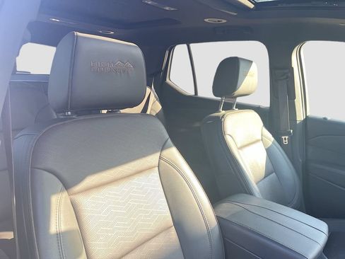 Used 2023 Chevrolet Traverse High Country FWD image 31