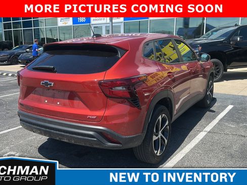 Used 2024 Chevrolet Trax RS FWD image 7