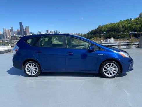 Used 2013 Toyota Prius V Five FWD image 2