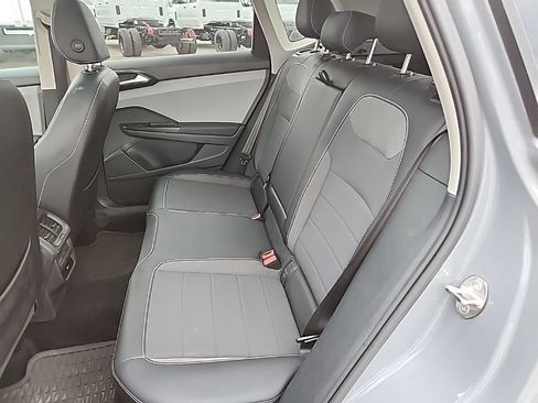 Used 2022 Volkswagen Taos SE FWD image 34