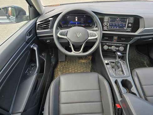 Used 2024 Volkswagen Jetta SE FWD image 20