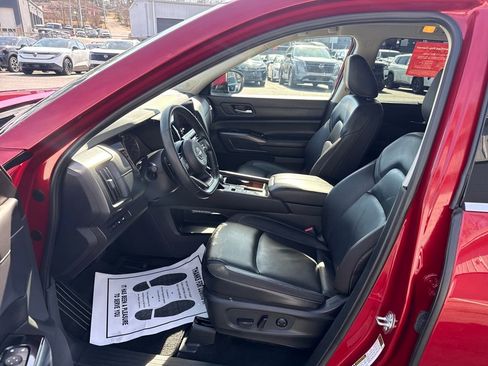 Used 2024 Nissan Pathfinder SL w/ SL Premium Package image 10