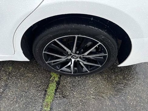 Used 2024 Toyota Camry SE image 11