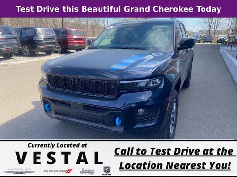 New 2023 Jeep Grand Cherokee Trailhawk w/ Advanced Protech Group II image 3