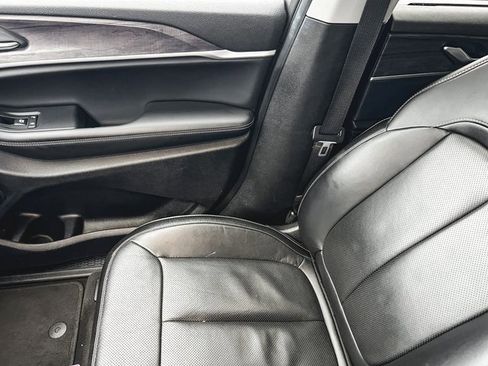 Used 2023 Jeep Grand Cherokee Limited w/ Luxury Tech Group II image 16