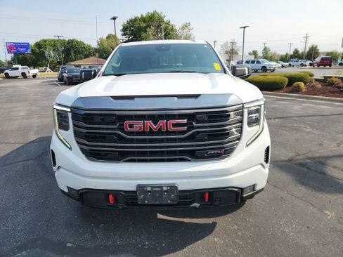 Used 2022 GMC Sierra 1500 AT4 w/ AT4 Preferred Package AWD/4WD image 2