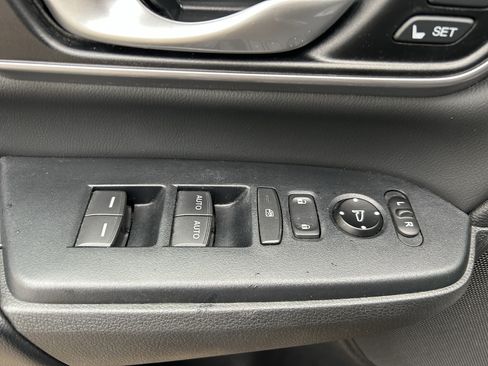 Used 2018 Honda CR-V Touring image 16