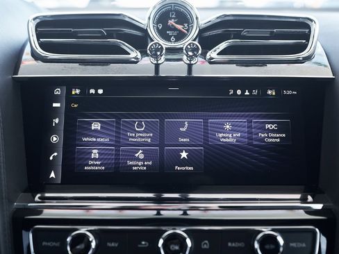 Used 2022 Bentley Bentayga image 58