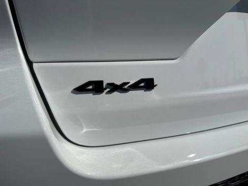 Used 2024 Jeep Grand Cherokee Altitude AWD/4WD image 10