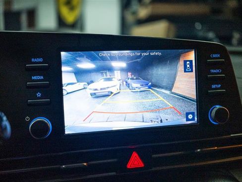 Used 2023 Hyundai Elantra SEL FWD image 18
