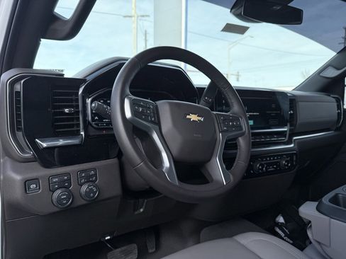 Used 2025 Chevrolet Silverado 1500 LT image 9