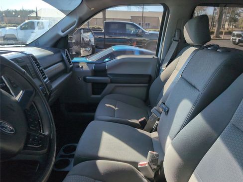 Used 2017 Ford F250 XLT image 2