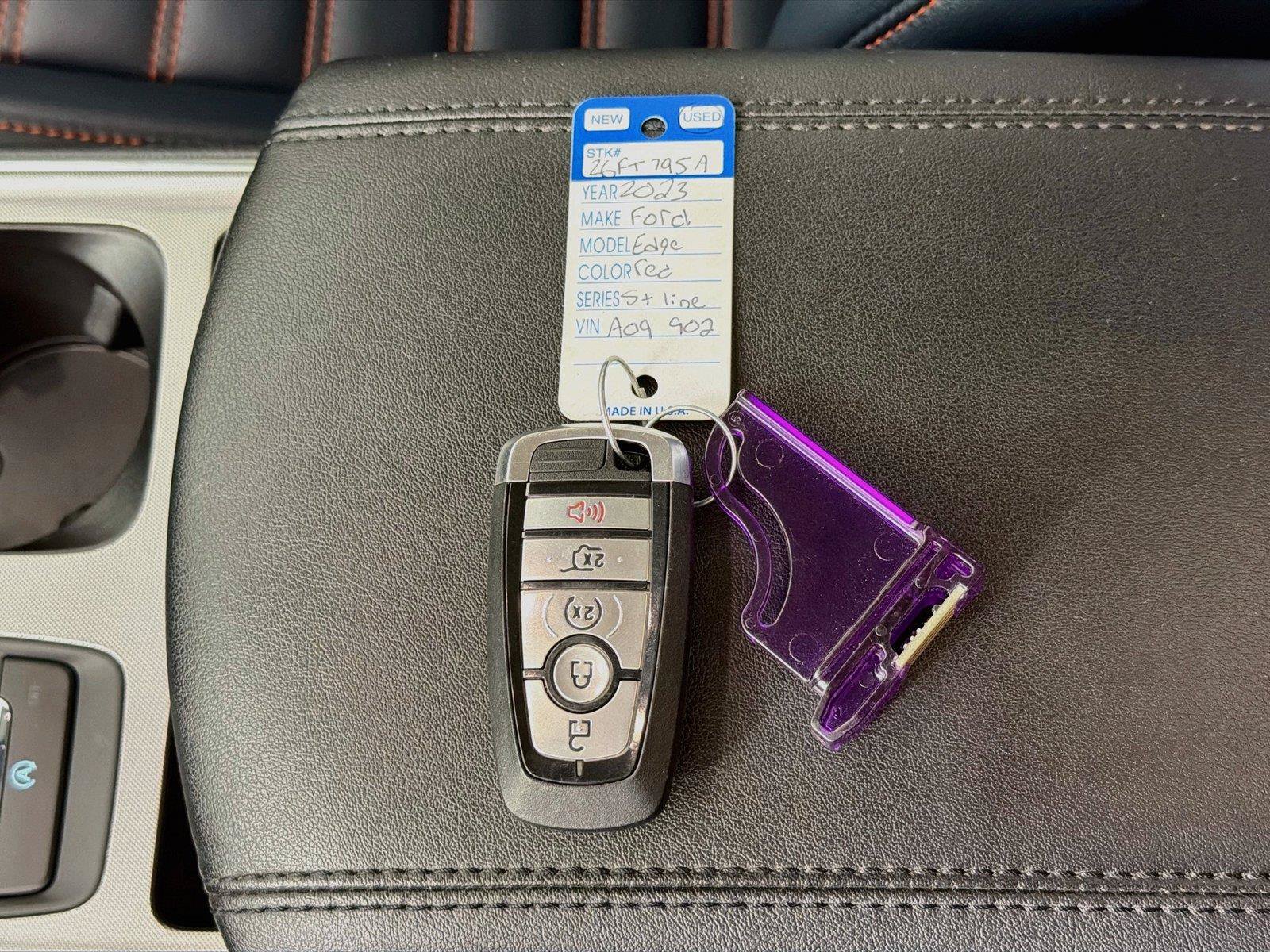 Used 2023 Ford Edge SEL w/ Sport Appearance Package AWD/4WD image 4