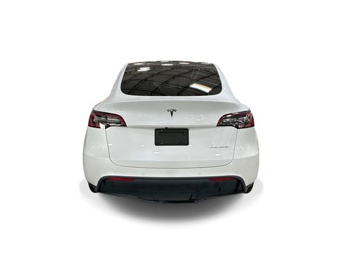 Certified 2022 Tesla Model Y Long Range AWD/4WD image 5
