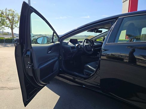 Used 2025 Toyota Prius XLE FWD image 21