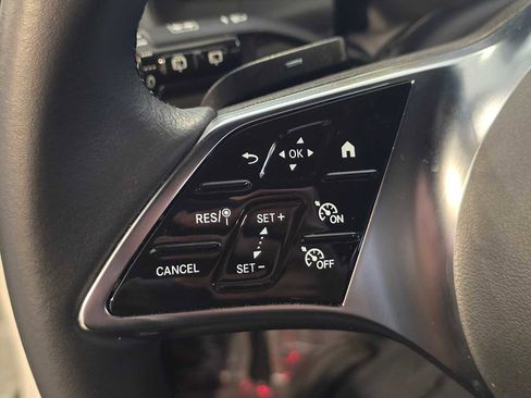 Used 2025 Mercedes-Benz GLC 300 image 31