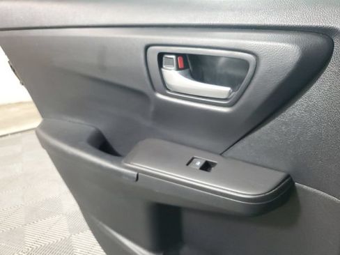 Used 2017 Toyota Camry SE FWD image 16