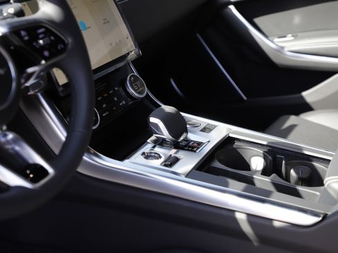 New 2024 Jaguar XF R-Dynamic SE AWD/4WD image 17