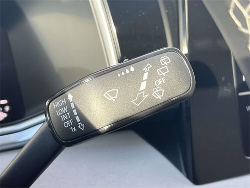 Used 2025 Volkswagen Taos SE image 26