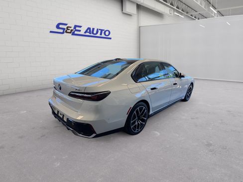 Used 2025 BMW 740i xDrive AWD/4WD image 3
