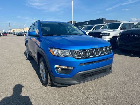 Used 2018 Jeep Compass Latitude w/ Popular Equipment Group AWD/4WD image 11