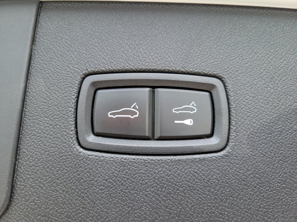 Used 2023 Porsche Cayenne Platinum Edition AWD/4WD image 11