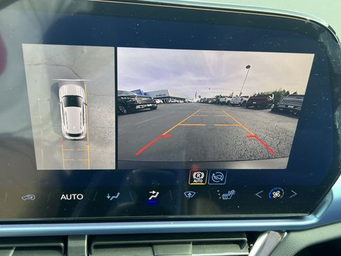 Used 2026 Chevrolet Equinox EV LT AWD/4WD image 13