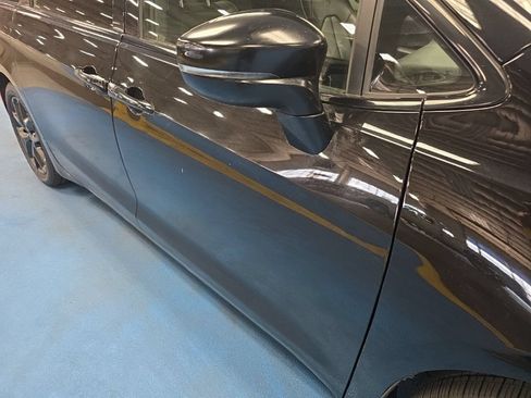 Used 2025 Chrysler Pacifica Limited FWD image 13