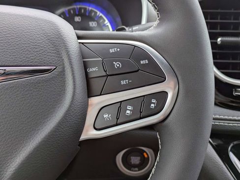 New 2026 Chrysler Pacifica Select FWD image 27