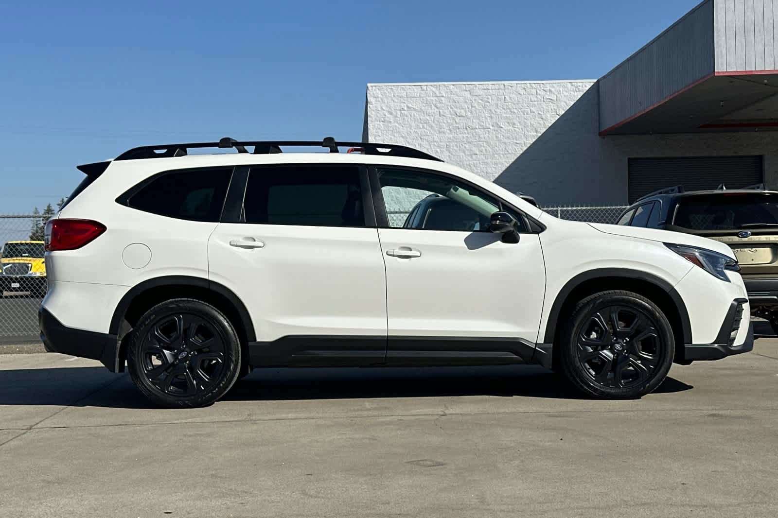 Used 2023 Subaru Ascent Onyx Edition AWD/4WD image 2