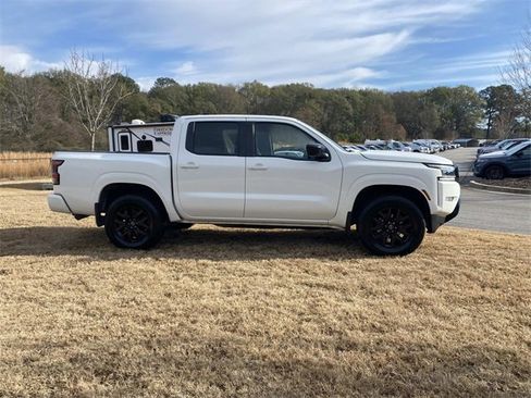Used 2023 Nissan Frontier SV w/ Midnight Edition Package image 2