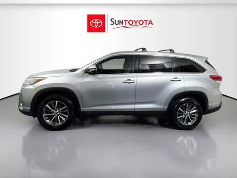 Used 2019 Toyota Highlander XLE FWD image 7