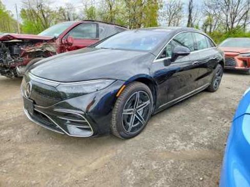 Used 2023 Mercedes-Benz EQS 580 4MATIC Sedan image 2