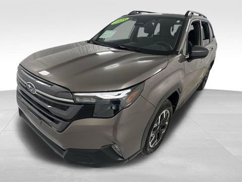 Used 2025 Subaru Forester Premium image 7
