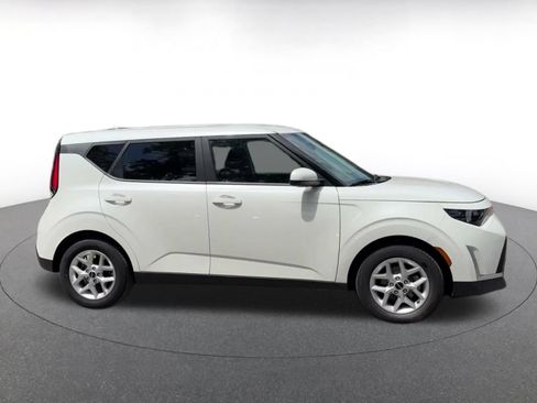 Used 2025 Kia Soul LX w/ LX Technology Package FWD image 16